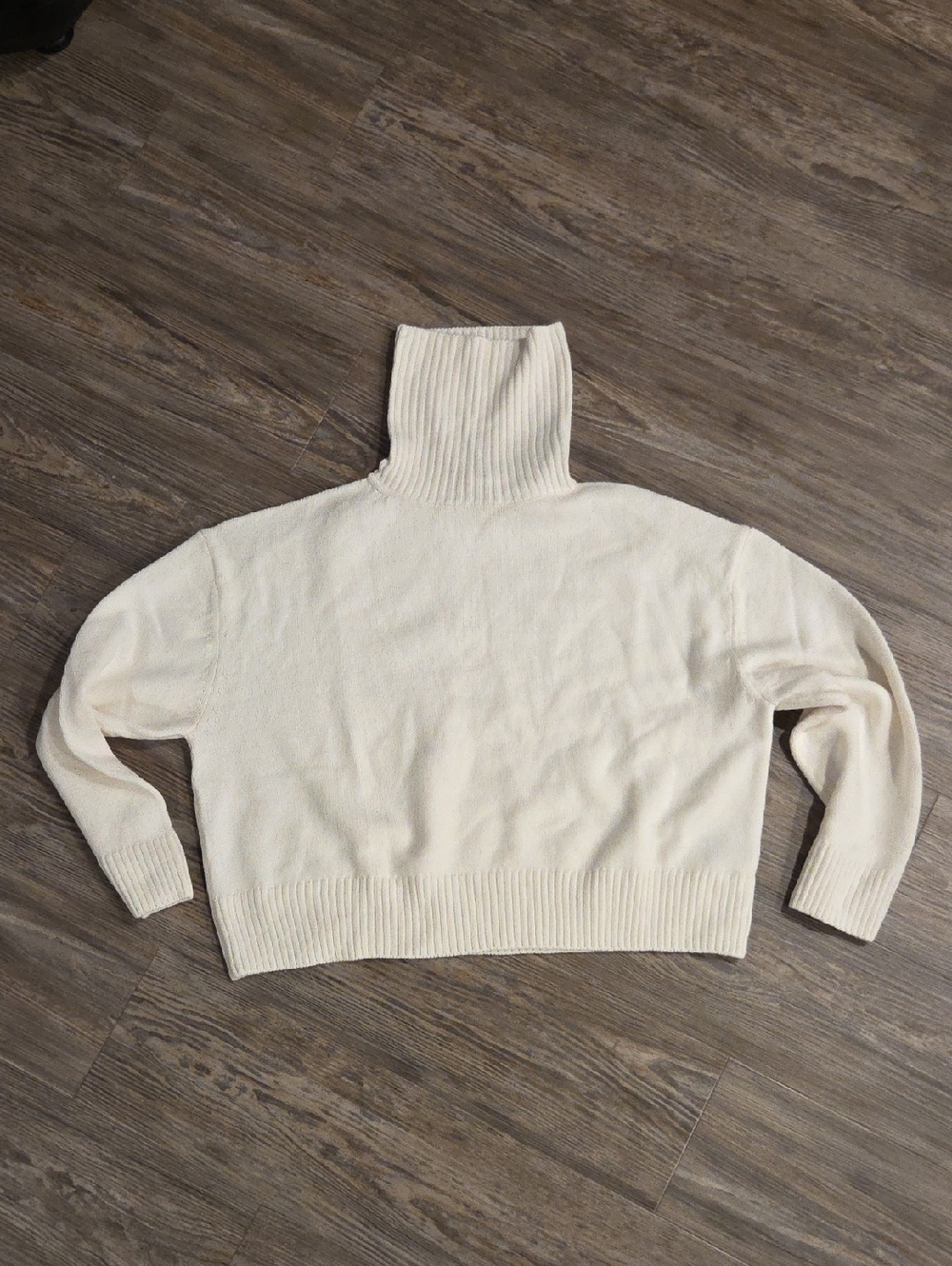 H&M Off-White Ribbed Turtleneck Sweater